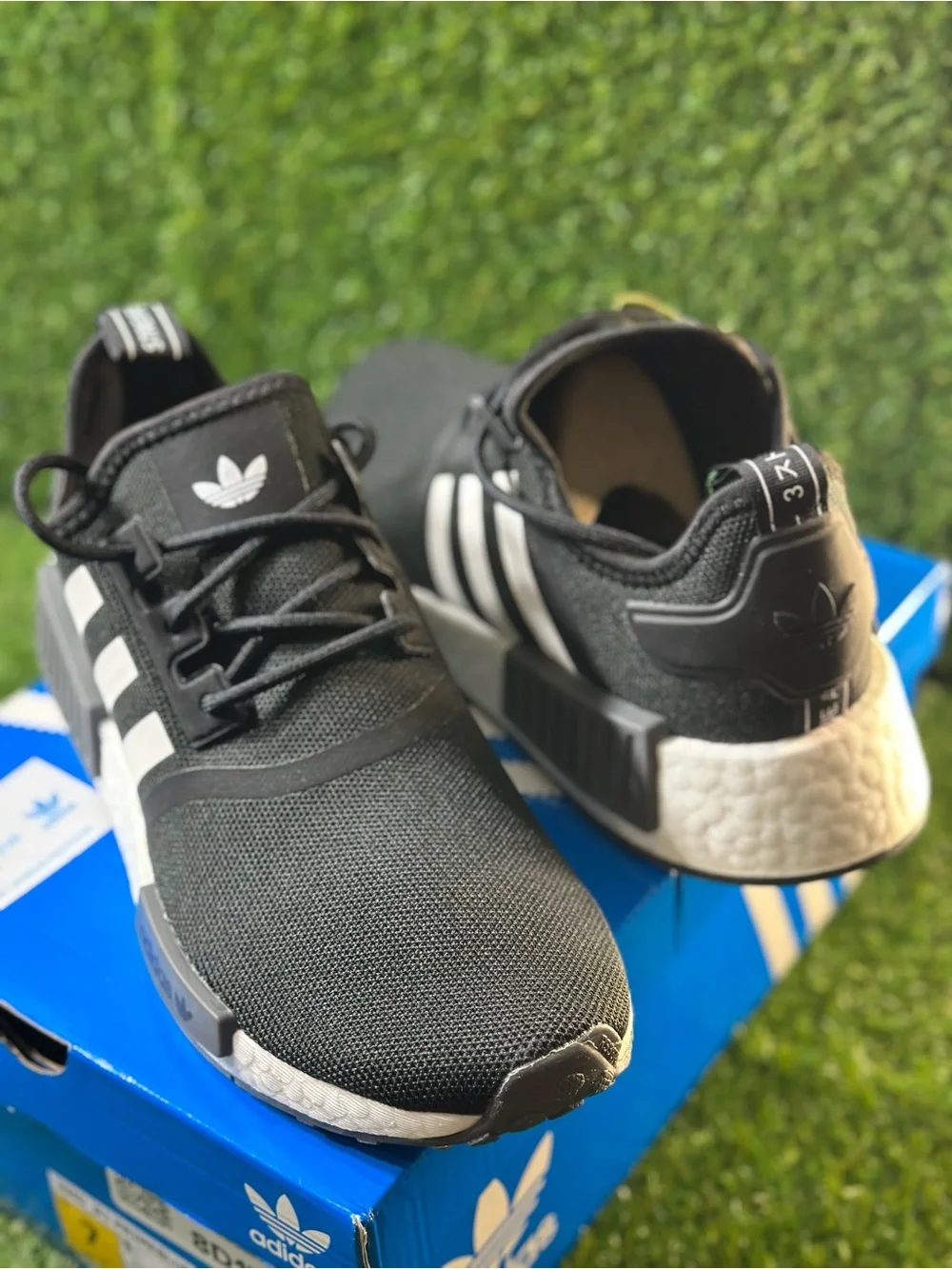 ADIDAS ORIGINALES NMD_R1 PRIMEBLUE ,SIZE 7 MENS, BRAND NEW
